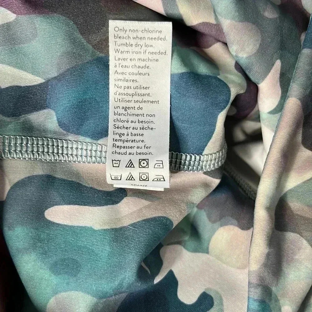 Spanx Booty Boost Active Print 7/8 Purple/Blue Capri Leggings Size S - Picture 10 of 10